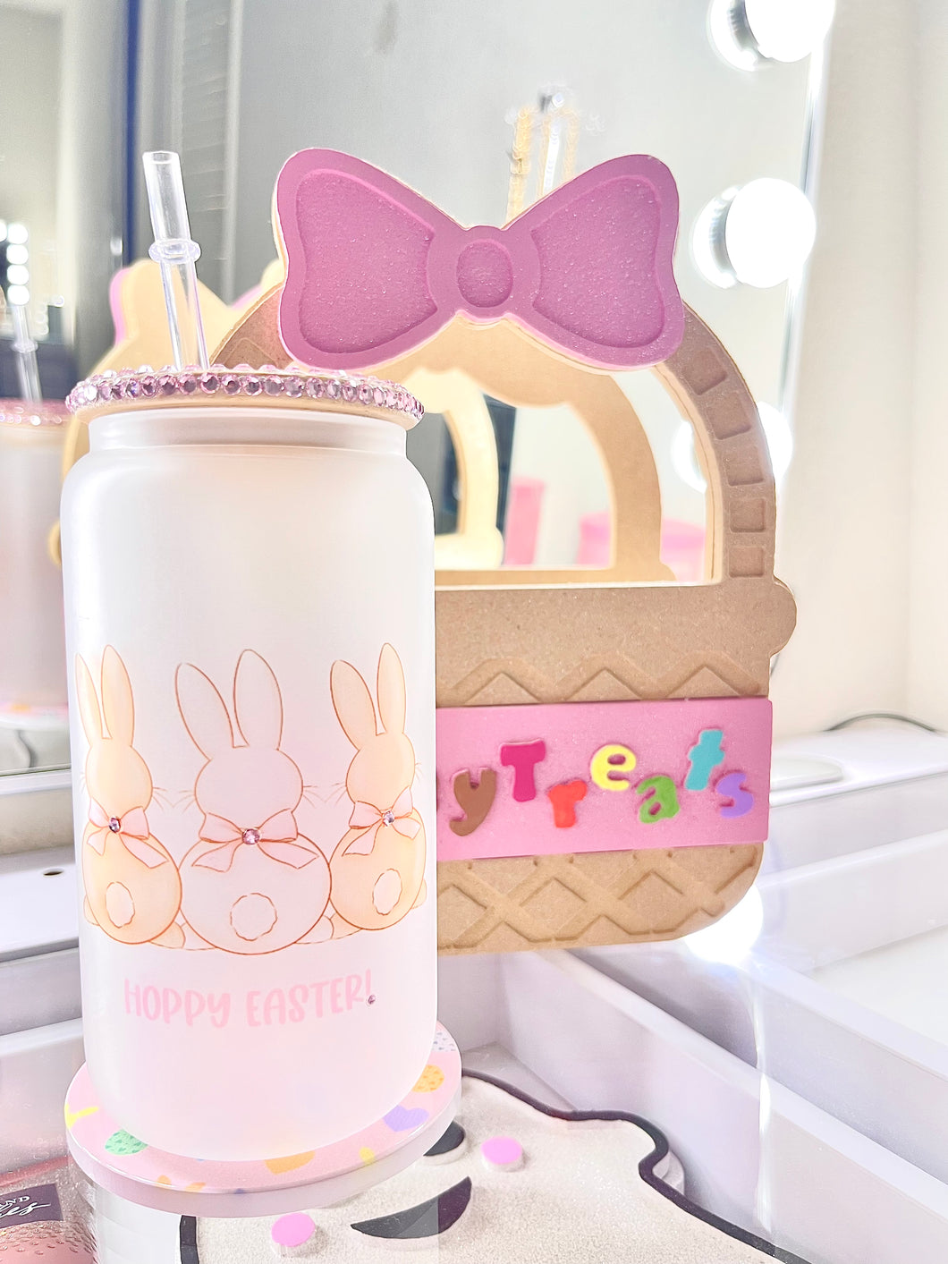 Hoppy Easter frosted glass can